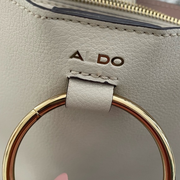 4/$20 Aldo cream shoulder bag - Picture 2 of 8